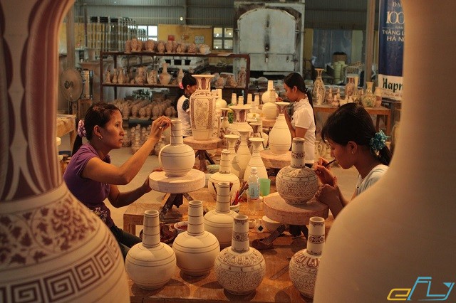 Làng gốm Thanh Hà là nơi sản xuất những hàng gốm gia dụng để phục vụ cho nhu cầu người dân khắp nơi