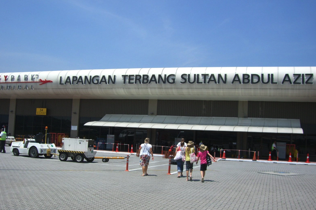 Từ sân bay quốc tế Subang cách trung tâm thành phố Kuala Lumpur bao xa?