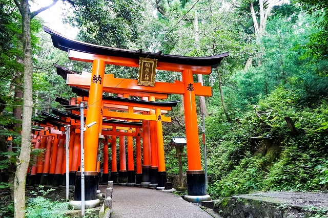 Fushimi Inari-taisha – ngôi đền nổi tiếng linh thiêng ở Kyoto, Nhật Bản