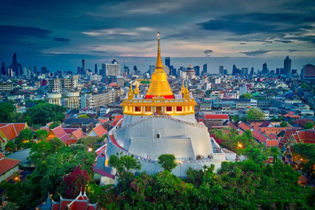 Mê mẩn trước vẻ đẹp cổ kính của chùa Núi Vàng Thái Lan