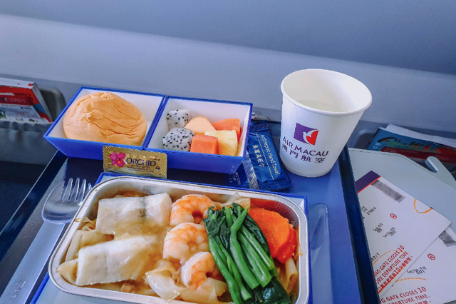 Lựa chọn món ăn trên chuyến bay