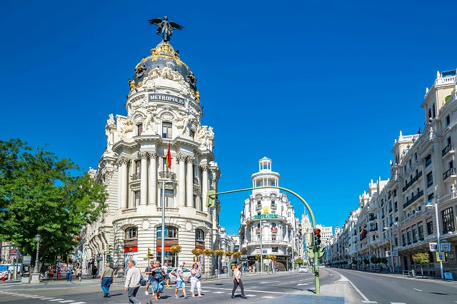 Khoảng cách giữa sân bay quốc tế Madrid-Barajas và trung tâm thành phố Madrid bao xa
